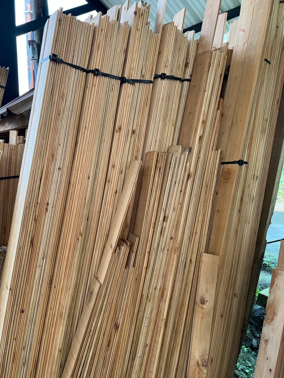 Tablilla de madera para acabados y revestimientos